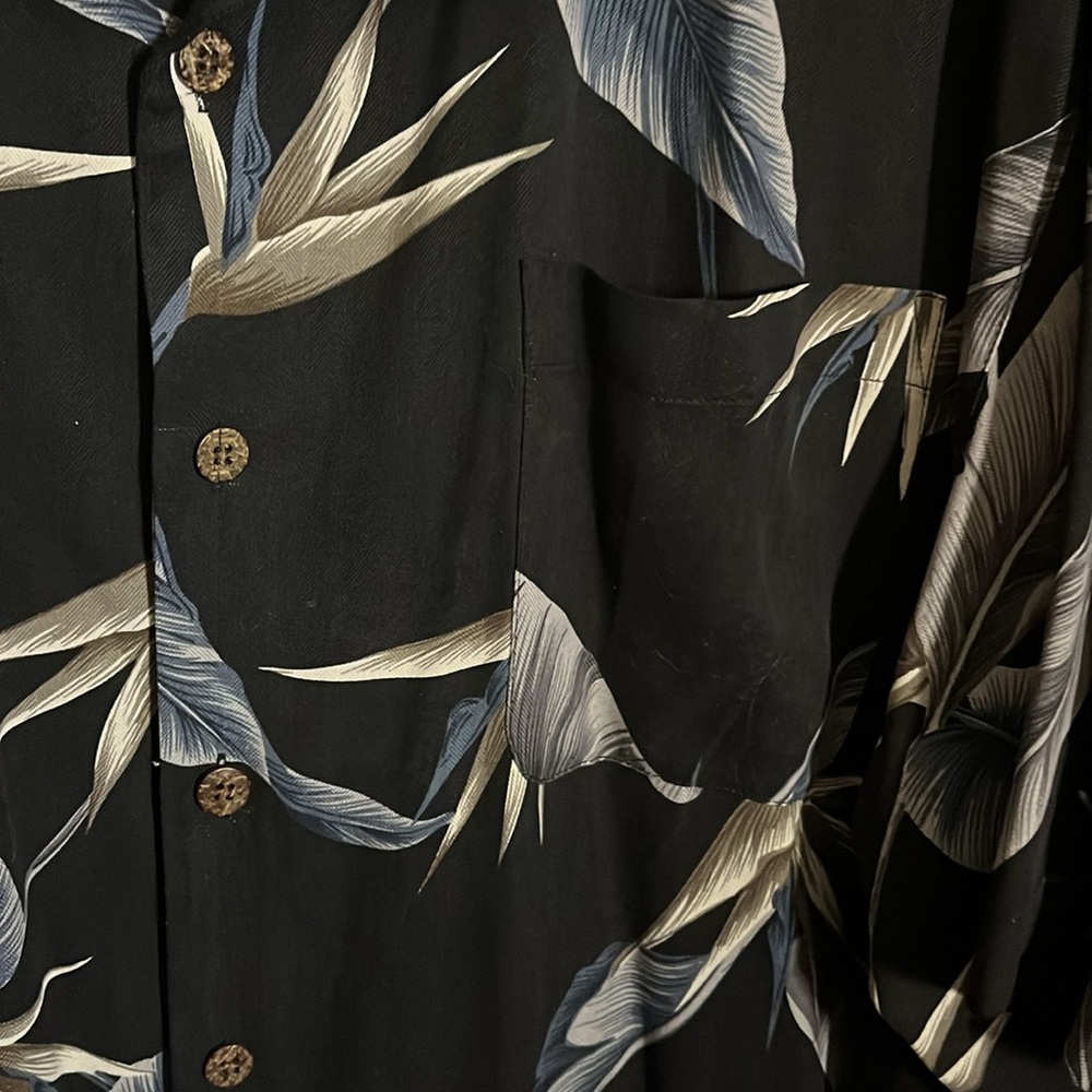 😄Leafy silk vacation style button down shirt B8 - Picture 2 of 5